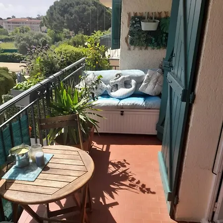 Superb In Provenzal With Pool Αντίμπ