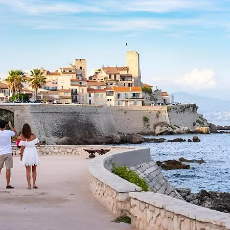 公寓 Superb In Provenzal With Pool 昂蒂布