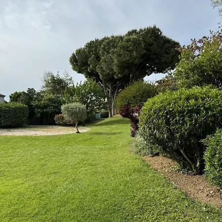 Superb In Provenzal With Pool Apartmán
