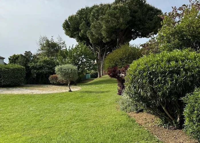 Superb In Provenzal With Pool Daire